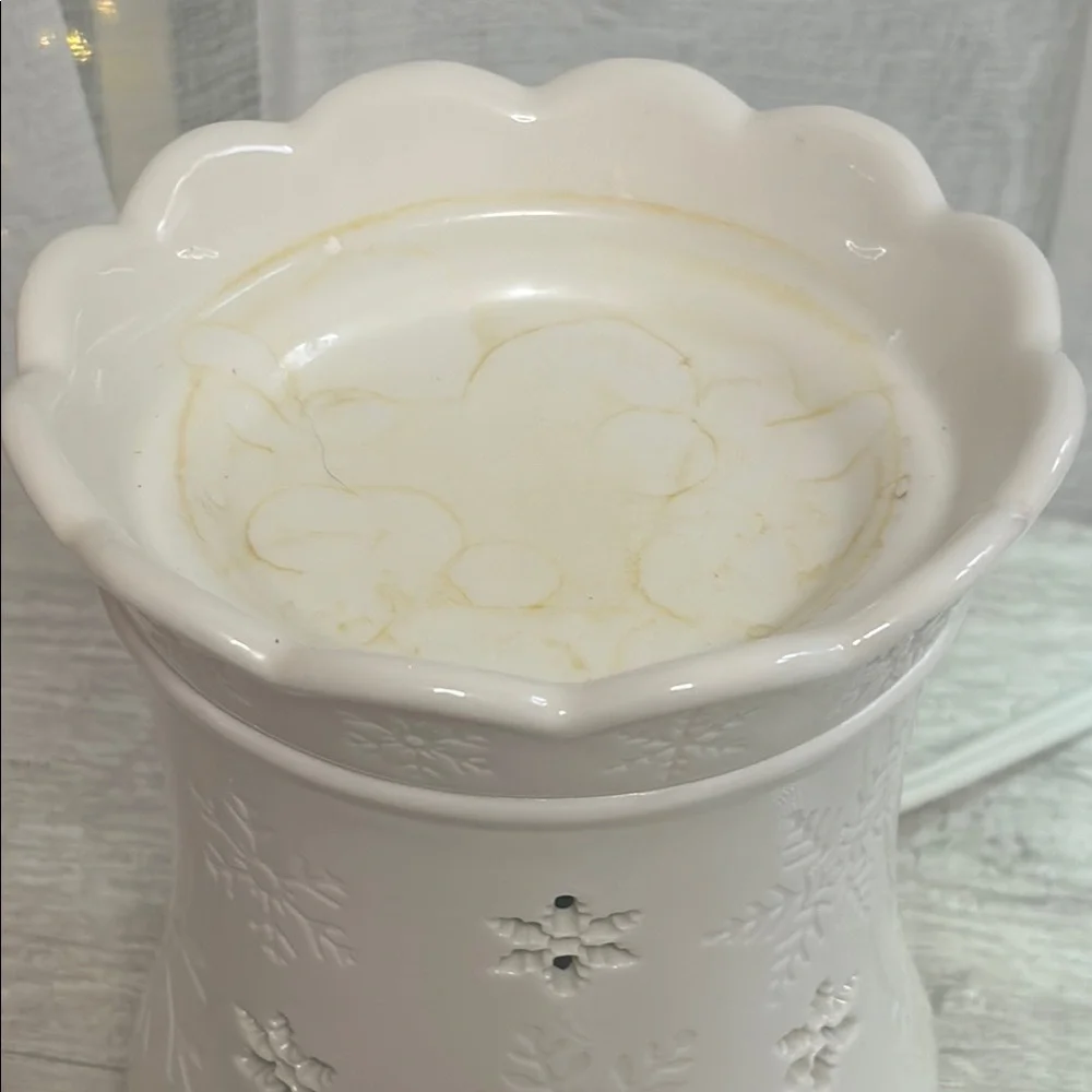 Scentsy White Accent Candle Holder “Blizzard”